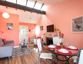 View, 1 King bed & sleeper; .33 mi to Barton Springs/Zilker Park, @2 mi to DT! 3