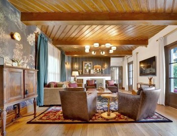 Villa Encanto- LUXE Spanish Villa with 6 KING Bedrooms, Courtyard and New Game Room 4