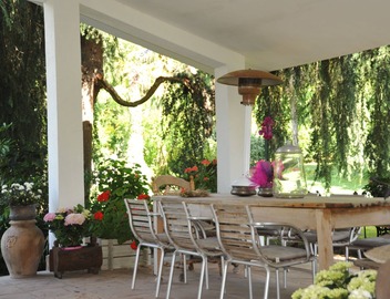 Villa surrounded by greenery 4