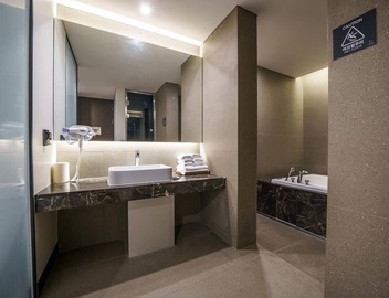 Vine Hotel 5