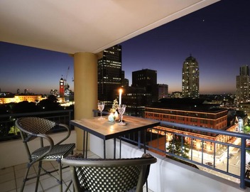 Vintage Charm 3BR Abode - Views丨 Parking丨Gym丨 Pool 2