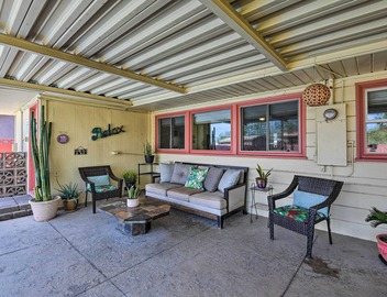 Vintage Las Vegas Oasis < 3 Mi to the Strip! 5