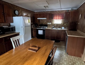 Vintage Rustic Cottage on Brettun’s Pond, boat accessible, PET FRIENDLY! 3