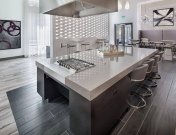 Virelli Apartments Upscale King Suite in the Heart of Orlando w Pool 2