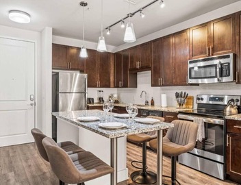Virelli Apartments Upscale King Suite in the Heart of Orlando w Pool 3