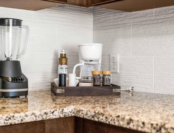 Virelli Apartments Upscale King Suite in the Heart of Orlando w Pool 4