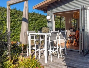Waiheke Oasis - Your Summer Sanctuary 4