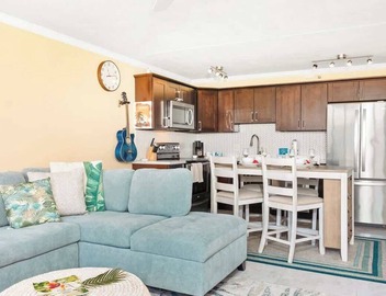 Waikiki Banyan condo - views & beach access 4