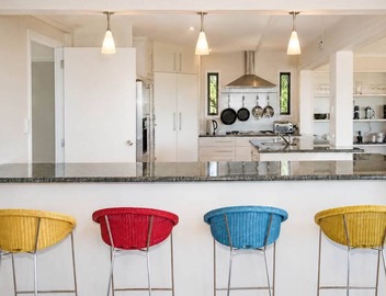 Wairua - Luxury living, views over Onetangi Beach 2