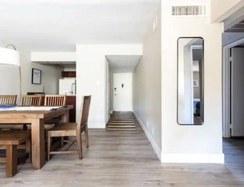 Walk distance to Old Town Scottsdale. Heated pool,spa,ground lvl unit,Maya Codos 5