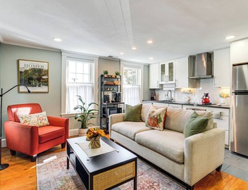 Walk to Constitution Beach: Mid-Century Boston Gem 5