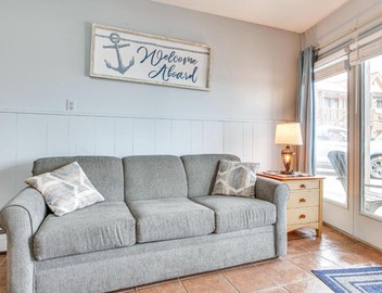 Walk to Old Orchard Pier: Cozy Beachfront Condo! 3
