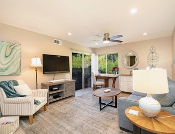 Walk to Strands Beach - updated, comfortable and quiet 4