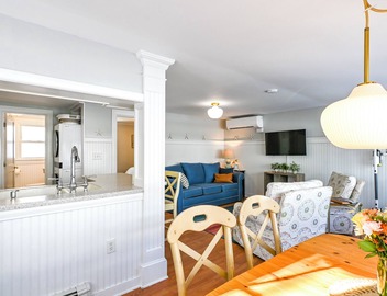 Walk to the Beach from this charming 1 bedroom cottage in Camp Ellis! 2