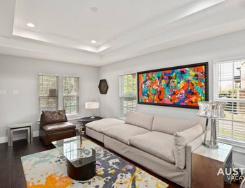 Walk to UT and E 6th in ATX House and Free Swim Club by Austin Vacay 4