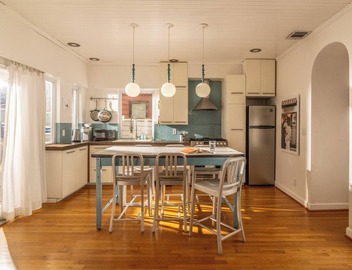 Walkable 3 Bed Boho Bungalow | Chef's Kitchen 3