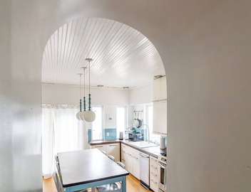 Walkable 3 Bed Boho Bungalow | Chef's Kitchen 4