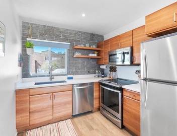 Walkable DTPH Studio w/Pool and Parking 3