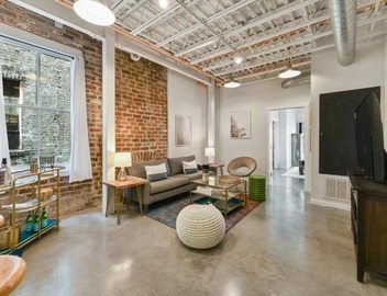 Warehouse District Intimate One Bedroom 3