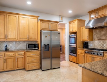 Warm, Inviting, Spacious Mediterranean Style Home Near Universal Studios 5