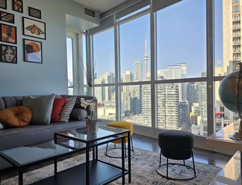 Watch planes takeoff from your balcony! 2+1 BD 2 BA w/pool, hot tub & parking 2