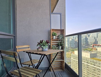 Watch planes takeoff from your balcony! 2+1 BD 2 BA w/pool, hot tub & parking 5