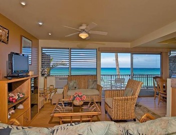 Watch Sea Turtles from this Ocean Front Lanai. Affordable in Paradise! 2