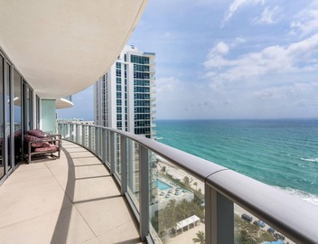 Waterfront 3BR condo w/2 pools & gym access 5