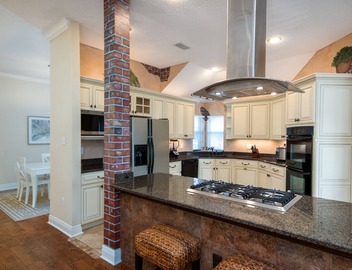 Waterfront 5BR Retreat 114 Near the French Quarter & New Orleans w/Boat Dock 3