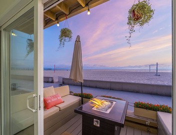 "Waterfront Bliss: The Envy of Every Traveler" 3X Hall of Fame Accommodations 5