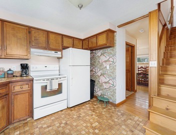 Waterfront Cottage On Mount Hope Bay 4