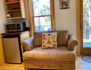 Waterfront Couples Retreat w/Porch, Private Patio, Freeport, Near LL Bean 2