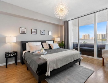 Waterfront Luxury 2-Bedroom Condo Sunny Isles Beach 4