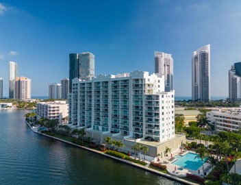 Waterfront Luxury 2-Bedroom Condo Sunny Isles Beach 3
