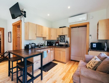 Waterfront Private Apartment, 5 minutes from LLBean! 4
