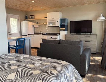 Waterfront Studio Unit with Beach Access - Sleeps 2 2
