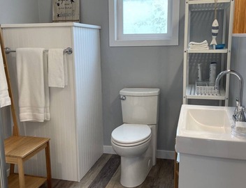 Waterfront Studio Unit with Beach Access - Sleeps 2 4