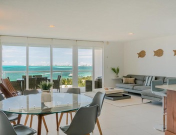 WAVES Beachfront 2 BDR by Casa Paraiso 2