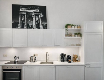 Welcome to the vibrant heart of Moscova, where this exclusive apartment welcomes you with elegance and style, offering you a dream stay in the most dynamic and sophisticated area of Milan. ✨🏙️BEDROOMS: YOUR RELAXING RETREATThe apartment features t 2