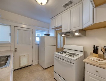 Well Appointed Bungalow In North Monrovia 3