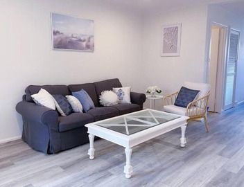 Well-Located 2-Bedroom Unit in Mornington 2