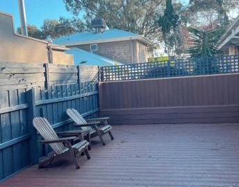 Well-Located 2-Bedroom Unit in Mornington 3