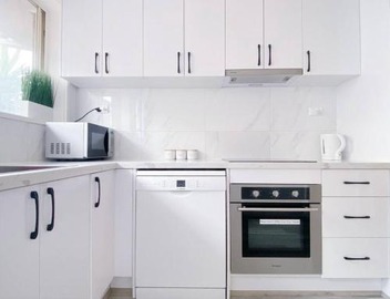 Well-Located 2-Bedroom Unit in Mornington 4