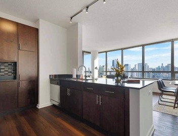 West Loop 2BR with Skyline Views + Prime Location 3