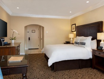 Westlake Village Inn 3