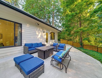 WFH-Friendly Gem w/Creek: 4 Mi to Sammamish Trail 5
