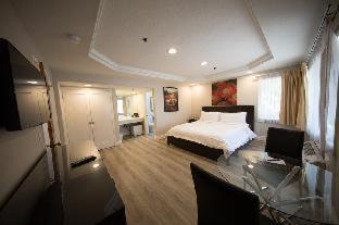 Wilshire Crest Hotel 3