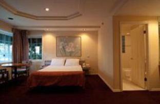 Wilshire Crest Hotel 4