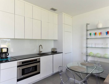Windsor Lodge Unit 7, studio, close to the beaches, pool access 3