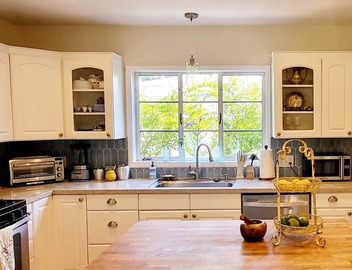 Woodland Hills Cottage on beautiful 1/4 acre property 4